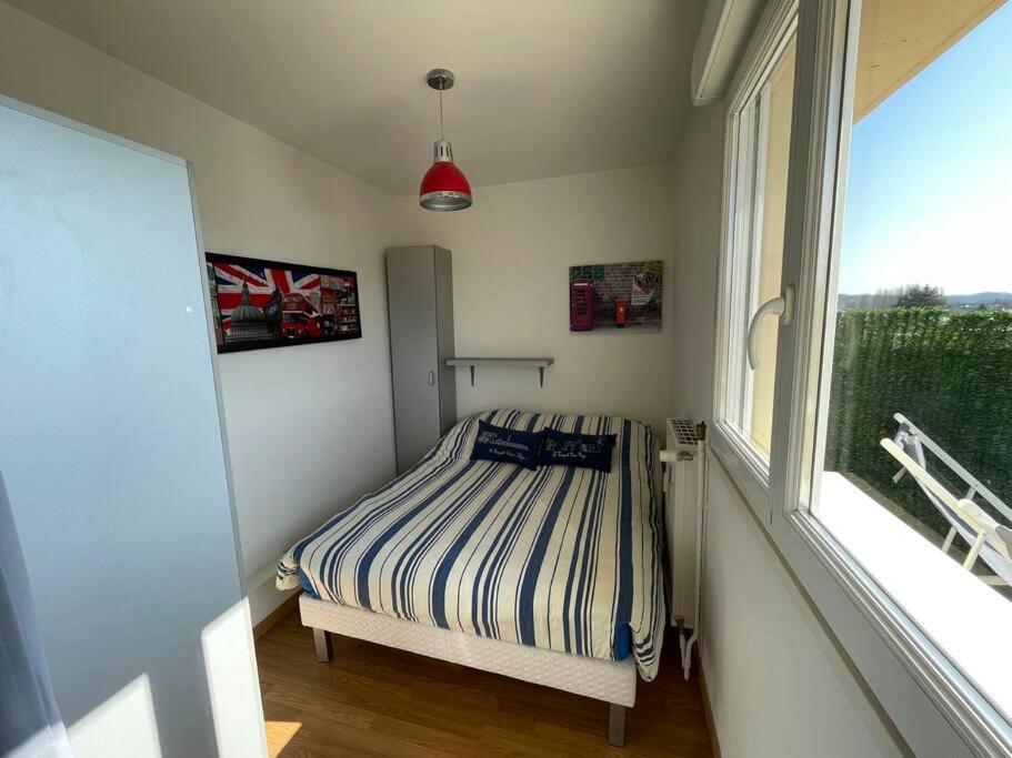 Appartement Chaleureux , Cosy, Bien Equipe Et Bien Place Sedan Exterior photo