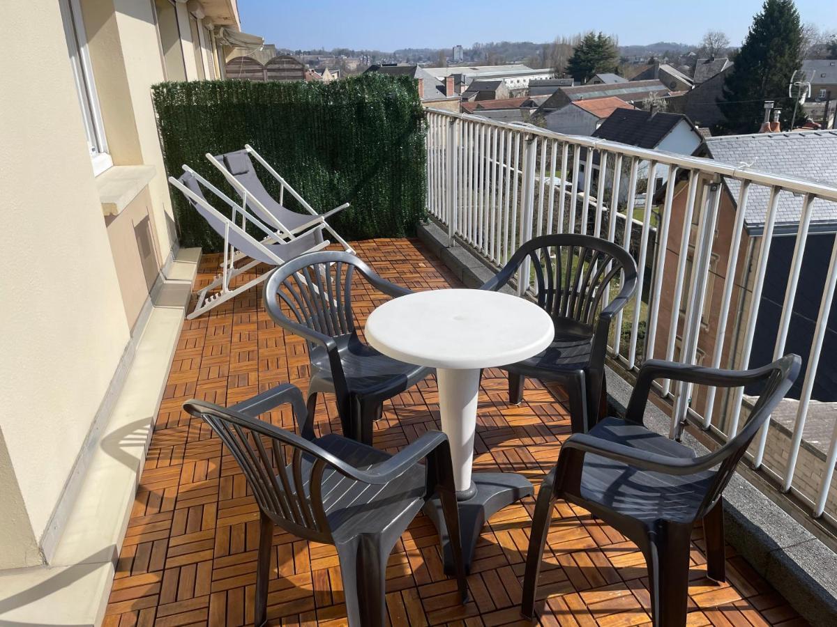 Appartement Chaleureux , Cosy, Bien Equipe Et Bien Place Sedan Exterior photo